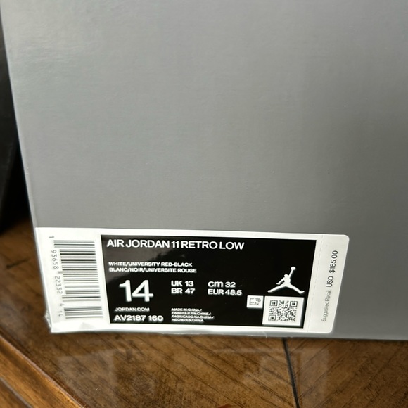 Air Jordan 11 retro low white/university red – black size 14 - Picture 4 of 5